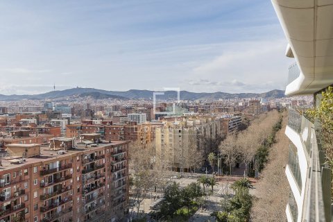 Apartamento de 4 dormitorios en venta en Barcelona, Cataluña, Spain № 4209 - foto 15