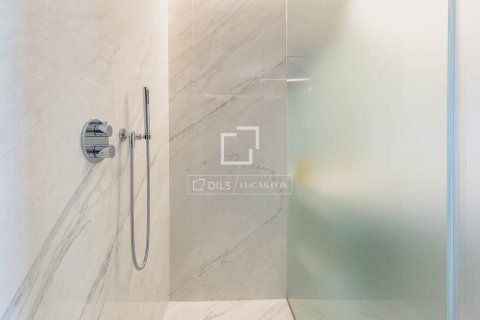 Apartamento de 4 dormitorios en venta en Barcelona, Cataluña, Spain № 4209 - foto 27