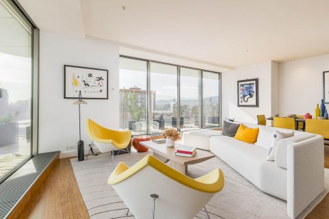 Apartamento de 4 dormitorios en venta en Barcelona, Cataluña, Spain № 4209 - foto 4