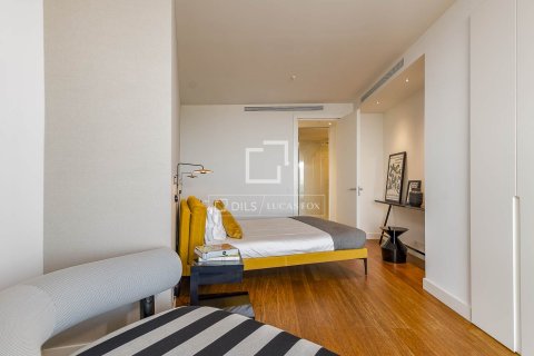 Apartamento de 4 dormitorios en venta en Barcelona, Cataluña, Spain № 4209 - foto 24