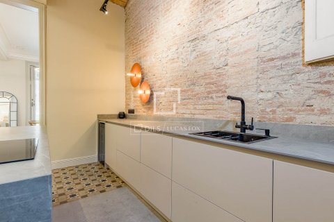 Apartamento de 3 dormitorios en venta en Barcelona, Cataluña, Spain № 4210 - foto 16