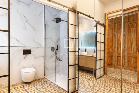 Apartamento de 3 dormitorios en venta en Barcelona, Cataluña, Spain № 4210 - foto 28