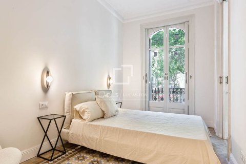 Apartamento de 3 dormitorios en venta en Barcelona, Cataluña, Spain № 4210 - foto 22