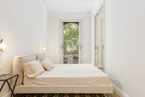 Apartamento de 3 dormitorios en venta en Barcelona, Cataluña, Spain № 4210 - foto 25
