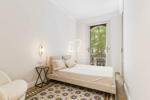 Apartamento de 3 dormitorios en venta en Barcelona, Cataluña, Spain № 4210 - foto 23