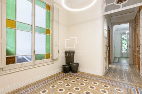 Apartamento de 3 dormitorios en venta en Barcelona, Cataluña, Spain № 4210 - foto 21