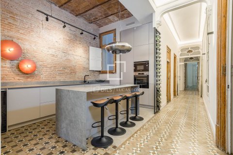 Apartamento de 3 dormitorios en venta en Barcelona, Cataluña, Spain № 4210 - foto 15