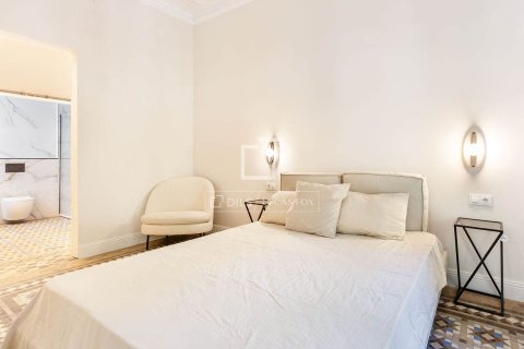 Apartamento de 3 dormitorios en venta en Barcelona, Cataluña, Spain № 4210 - foto 26