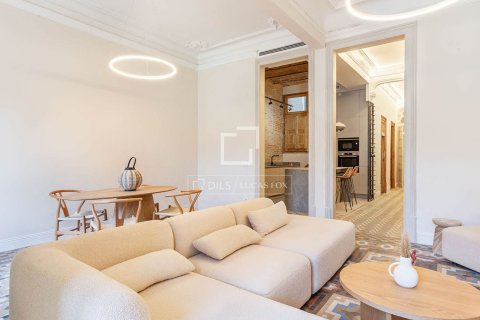 Apartamento de 3 dormitorios en venta en Barcelona, Cataluña, Spain № 4210 - foto 3