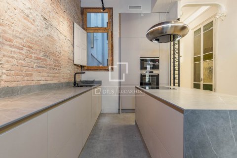Apartamento de 3 dormitorios en venta en Barcelona, Cataluña, Spain № 4210 - foto 12