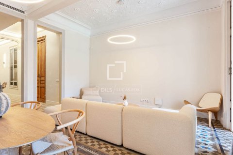 Apartamento de 3 dormitorios en venta en Barcelona, Cataluña, Spain № 4210 - foto 8