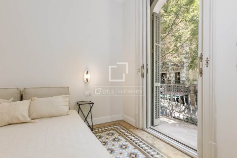 Apartamento de 3 dormitorios en venta en Barcelona, Cataluña, Spain № 4210 - foto 27