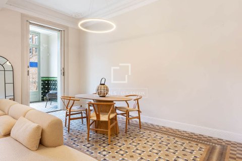 Apartamento de 3 dormitorios en venta en Barcelona, Cataluña, Spain № 4210 - foto 9