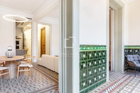Apartamento de 3 dormitorios en venta en Barcelona, Cataluña, Spain № 4210 - foto 17