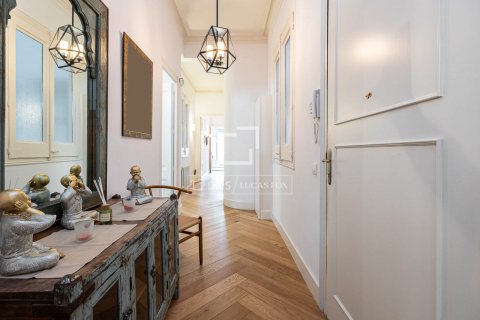 Снять в аренду квартиру в Барселона, Испания с 3 спальни, 140м², № 8667 - фото 7