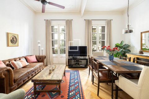 Apartamento de 3 dormitorios en alquiler en Barcelona, Cataluña, Spain № 8667