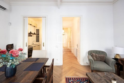 Снять в аренду квартиру в Барселона, Испания с 3 спальни, 140м², № 8667 - фото 4