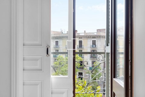 Купить квартиру в Барселона, Испания с 2 спальни, 141м², № 8676 - фото 12