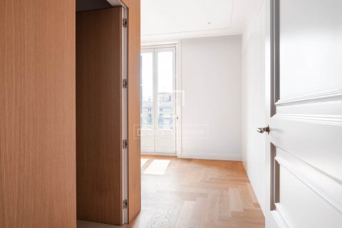 Купить квартиру в Барселона, Испания с 2 спальни, 141м², № 8676 - фото 17