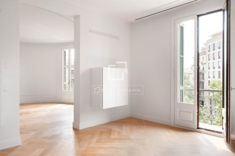 Купить квартиру в Барселона, Испания с 2 спальни, 141м², № 8676 - фото 5