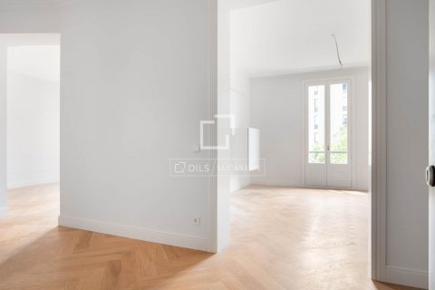 Купить квартиру в Барселона, Испания с 2 спальни, 141м², № 8676 - фото 4