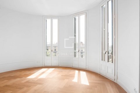 Купить квартиру в Барселона, Испания с 2 спальни, 141м², № 8676 - фото 2