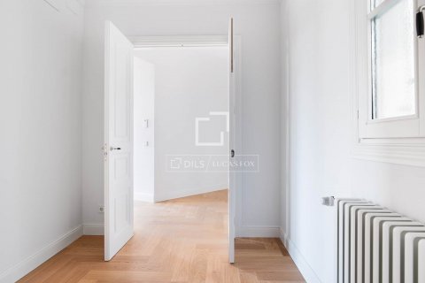 Купить квартиру в Барселона, Испания с 2 спальни, 141м², № 8676 - фото 15
