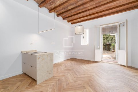 2 bedrooms apartment for sale in Barcelona, Catalonia, Spain № 8671 - photo 3
