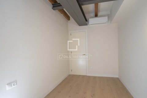 Apartamento de 2 dormitorios en venta en Barcelona, Cataluña, Spain № 8672 - foto 7