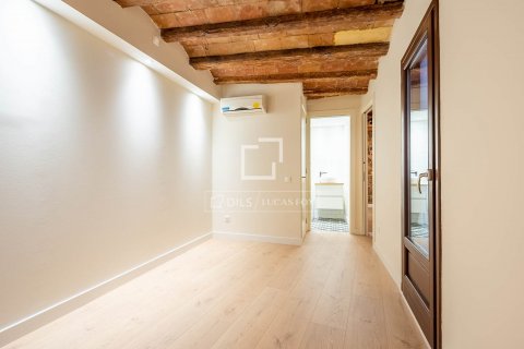 Apartamento de 2 dormitorios en venta en Barcelona, Cataluña, Spain № 8672 - foto 25