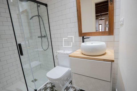Apartamento de 2 dormitorios en venta en Barcelona, Cataluña, Spain № 8672 - foto 12