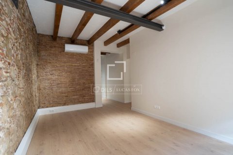 Apartamento de 2 dormitorios en venta en Barcelona, Cataluña, Spain № 8672 - foto 2
