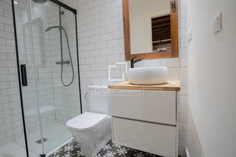 Apartamento de 2 dormitorios en venta en Barcelona, Cataluña, Spain № 8672 - foto 13