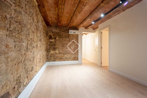 Apartamento de 2 dormitorios en venta en Barcelona, Cataluña, Spain № 8672 - foto 18