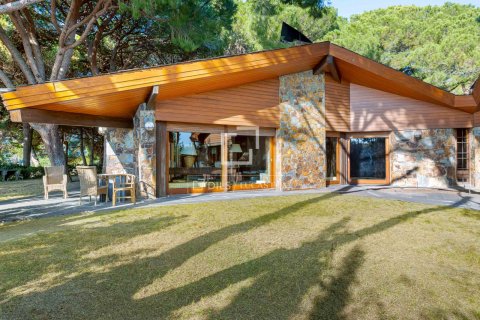 Villa de 7 dormitorios en venta en Sant Andreu de Llavaneres, Barcelona, Cataluña, Spain № 8666 - foto 2