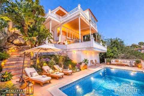 Villa de 4 dormitorios en venta en Lloret de Mar, Gerona, Cataluña, Spain № 7231