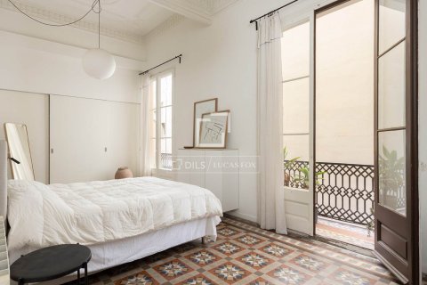 Купить квартиру в Барселона, Испания с 3 спальни, 116м², № 7232 - фото 2