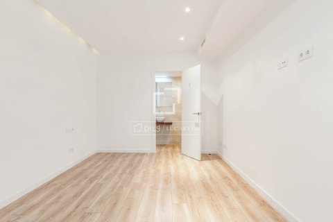 3 bedrooms apartment for sale in Barcelona, Catalonia, Spain № 7236 - photo 3
