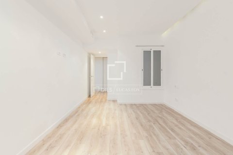 3 bedrooms apartment for sale in Barcelona, Catalonia, Spain № 7236 - photo 2