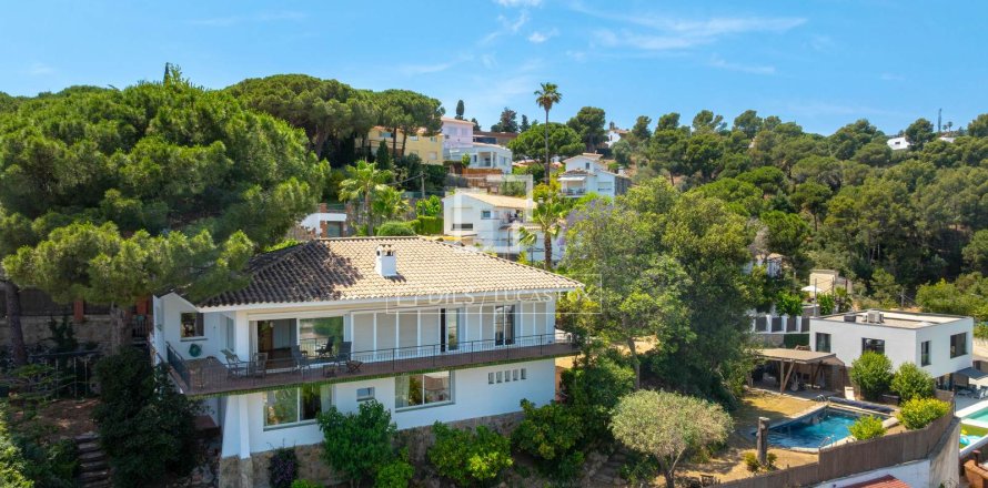 4 bedrooms villa for sale in Cabrils, Barcelona, Catalonia, Spain № 7235