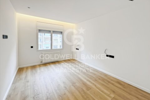 Apartamento de 4 dormitorios en venta en Barcelona, Cataluña, Spain № 5834 - foto 14