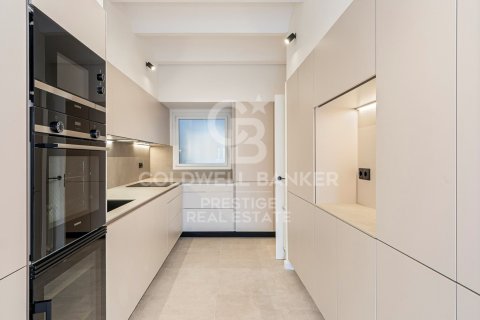 Apartamento de 4 dormitorios en venta en Barcelona, Cataluña, Spain № 5834 - foto 5