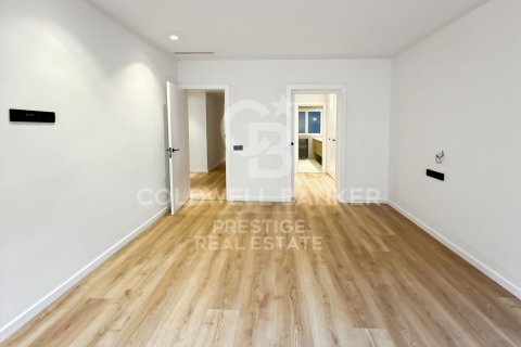 Apartamento de 4 dormitorios en venta en Barcelona, Cataluña, Spain № 5834 - foto 9