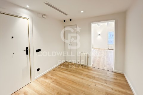 Apartamento de 4 dormitorios en venta en Barcelona, Cataluña, Spain № 5834 - foto 24
