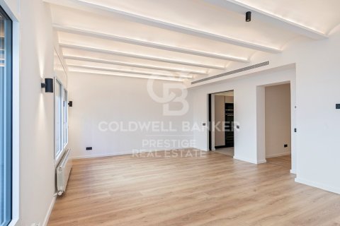Apartamento de 4 dormitorios en venta en Barcelona, Cataluña, Spain № 5834 - foto 3