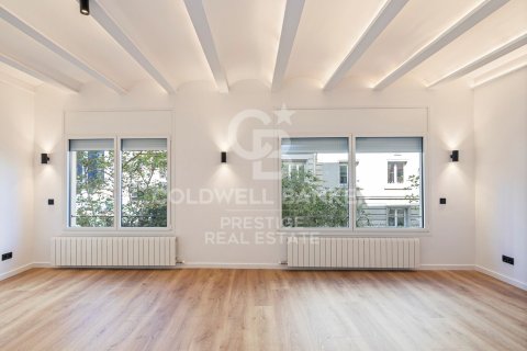 Apartamento de 4 dormitorios en venta en Barcelona, Cataluña, Spain № 5834 - foto 2