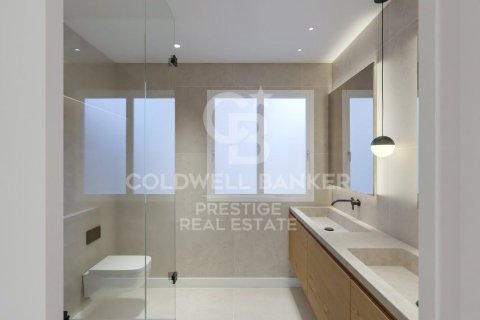 Apartamento de 4 dormitorios en venta en Barcelona, Cataluña, Spain № 5834 - foto 12