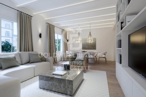 Apartamento de 4 dormitorios en venta en Barcelona, Cataluña, Spain № 5834 - foto 1