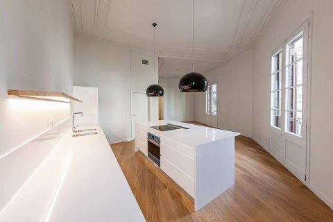 Apartamento de 2 dormitorios en venta en Barcelona, Cataluña, Spain № 6340 - foto 6
