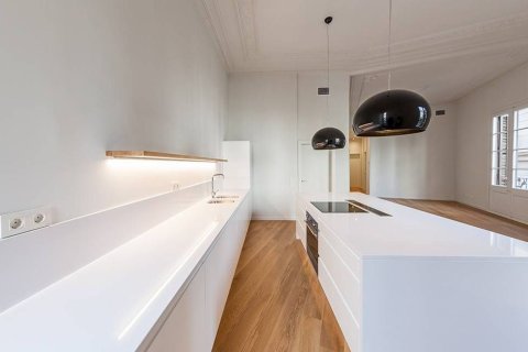 Apartamento de 2 dormitorios en venta en Barcelona, Cataluña, Spain № 6340 - foto 8